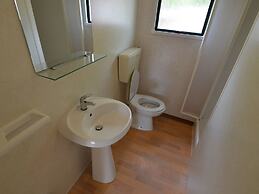 Comfy Chalet with Terrace near Sea