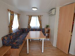 Comfy Chalet with Terrace near Sea