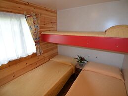 Comfy Chalet with Terrace near Sea