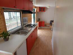 Comfy Chalet with Terrace near Sea