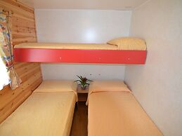 Comfy Chalet with Terrace near Sea