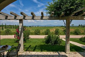 Tuscan Stay w/ Jacuzzi