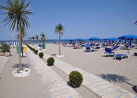 Apartment in Albarella Near Sandy Beach
