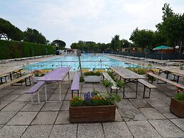 Nice Chalet with Terrace near Sea