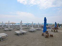 Nice Chalet with Terrace near Sea