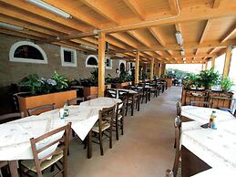 Nice Chalet with Terrace near Sea