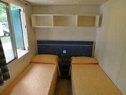 Nice Chalet with Terrace near Sea