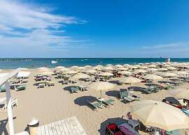 Nice Chalet with Terrace near Sea