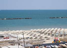 Nice Chalet with Terrace near Sea