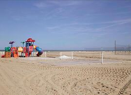 Nice Chalet with Terrace near Sea