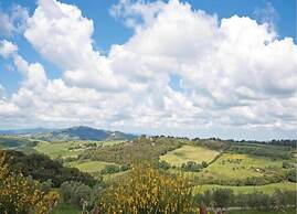 Apartment in Chianti With Shared Pool
