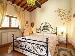 Holiday Home in Cortona With Pool