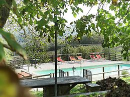 Farmhouse in Apecchio With Pool