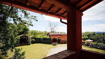 Spacious Tuscan Farmhouse