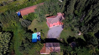 Spacious Tuscan Farmhouse