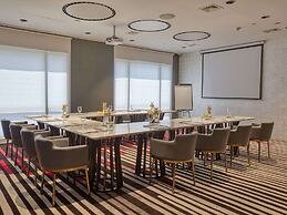 Novotel Suites Manila at Acqua