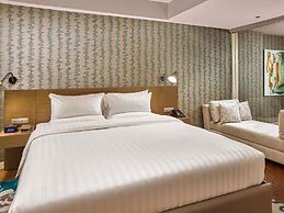 Novotel Suites Manila at Acqua