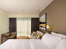 Novotel Suites Manila at Acqua