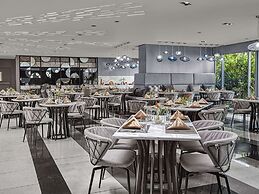 Novotel Suites Manila at Acqua