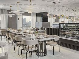 Novotel Suites Manila at Acqua