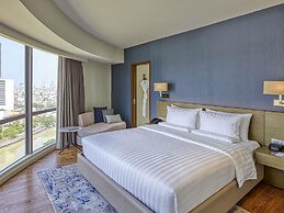 Novotel Suites Manila at Acqua