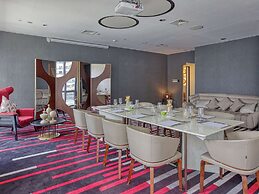 Novotel Suites Manila at Acqua