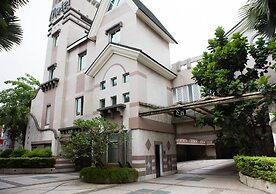 Royal Group Motel Chien Kuo Branch