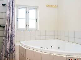 Idyllic Retreat by Waterways - By Traum Ferienwohnungen