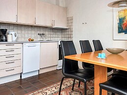 Waterfront Holiday Home in Henne near Sea