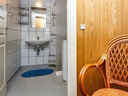 Waterfront Holiday Home in Henne near Sea