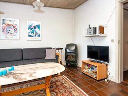 Waterfront Holiday Home in Henne near Sea