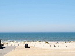 Waterfront Holiday Home in Henne near Sea