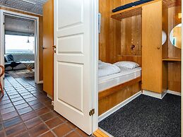 Waterfront Holiday Home in Henne near Sea