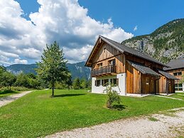 Cozy Apartment in Obertraun With Pool