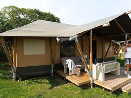 Striking Tent Lodge with Porch near Veluwe