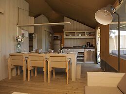 Striking Tent Lodge with Porch near Veluwe