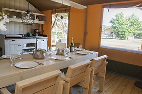 Striking Tent Lodge with Porch near Veluwe