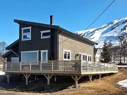 6 Person Holiday Home in Nord-lenangen