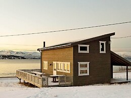 6 Person Holiday Home in Nord-lenangen