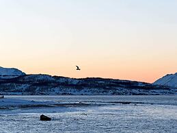 6 Person Holiday Home in Nord-lenangen