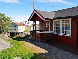 3 Person Holiday Home in Henningsvaer-by Traum