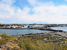 3 Person Holiday Home in Henningsvaer-by Traum