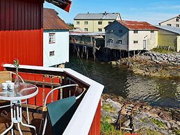 3 Person Holiday Home in Henningsvaer-by Traum