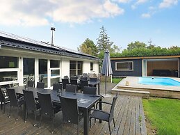 10 Person Holiday Home in Vaeggerlose