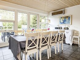 10 Person Holiday Home in Vaeggerlose