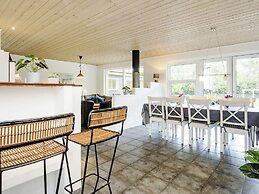 10 Person Holiday Home in Vaeggerlose