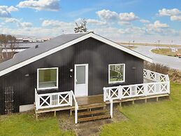 Exquisite Holiday Home in Løgstør near Sea