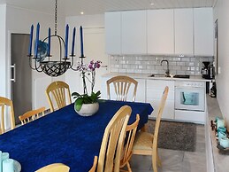 10 Person Holiday Home in Brattvag