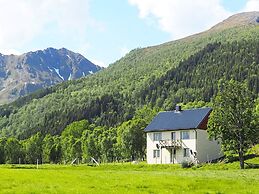 6 Person Holiday Home in Alsvag-by Traum