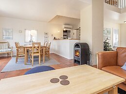 6 Person Holiday Home in Blavand